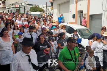  La chiquillería se purifica contra la pandemia en Lomo Magullo/Francisco Javier Santana.